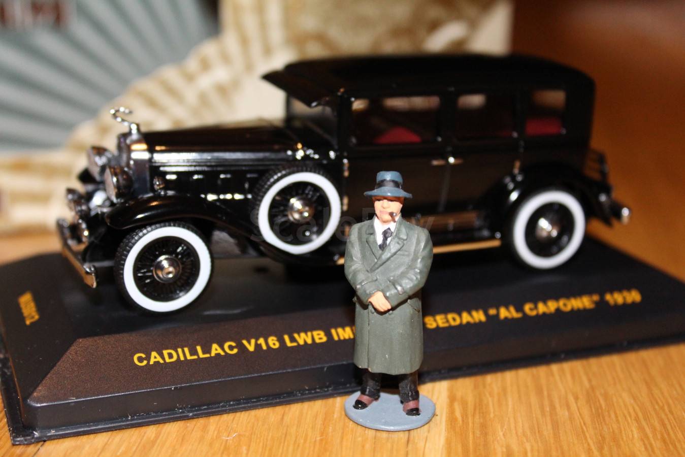 Al Kapone Figurka Al Capone Dlya Modeli Cadillac V16 Lwb Imperial Sedan Aukcion Masshtabnyh I Sbornyh Modelej