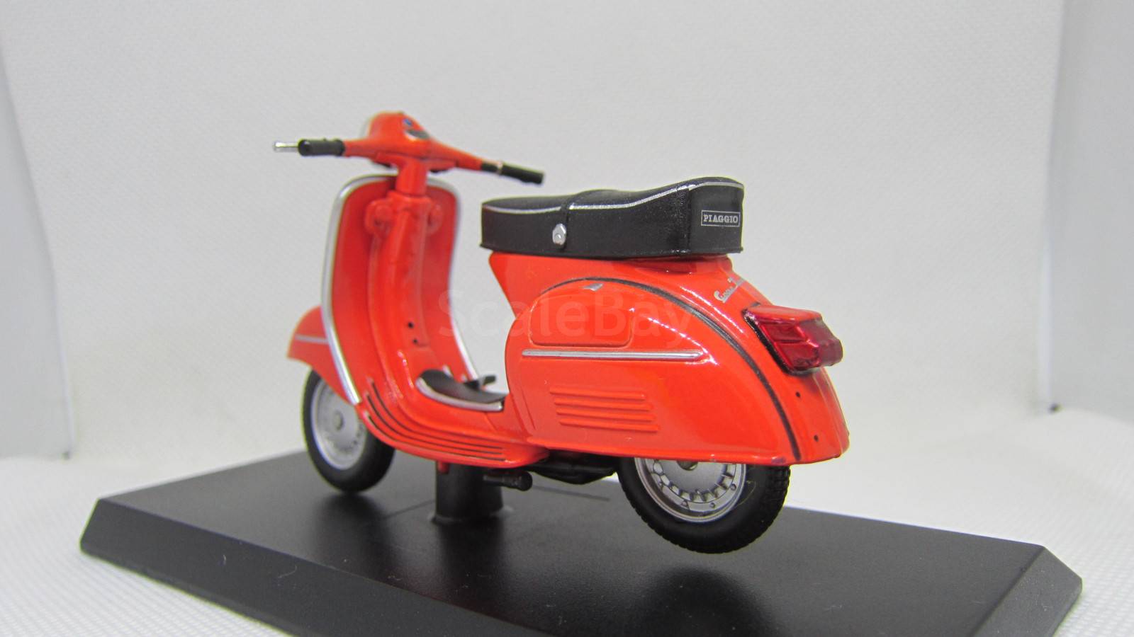 Мотороллер PIAGGIO Vespa 125GTR 1:18 | Аукцион масштабных и сборных моделей