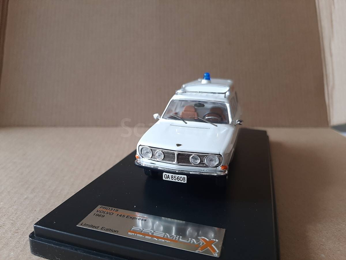 GC1492 IXO PREMIUM X / PRD298 VOLVO 145 EXPRESS 1969 BLEU 1/43
