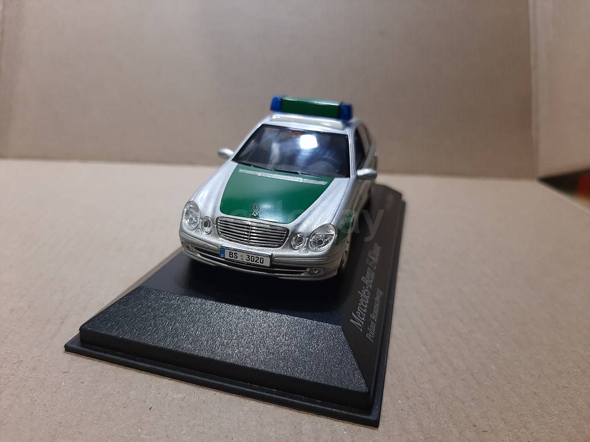 Minichamps 1:43 Mercedes-Benz 560 SEC  C126  Année De Construction 1986 Noir Metallique 940035121