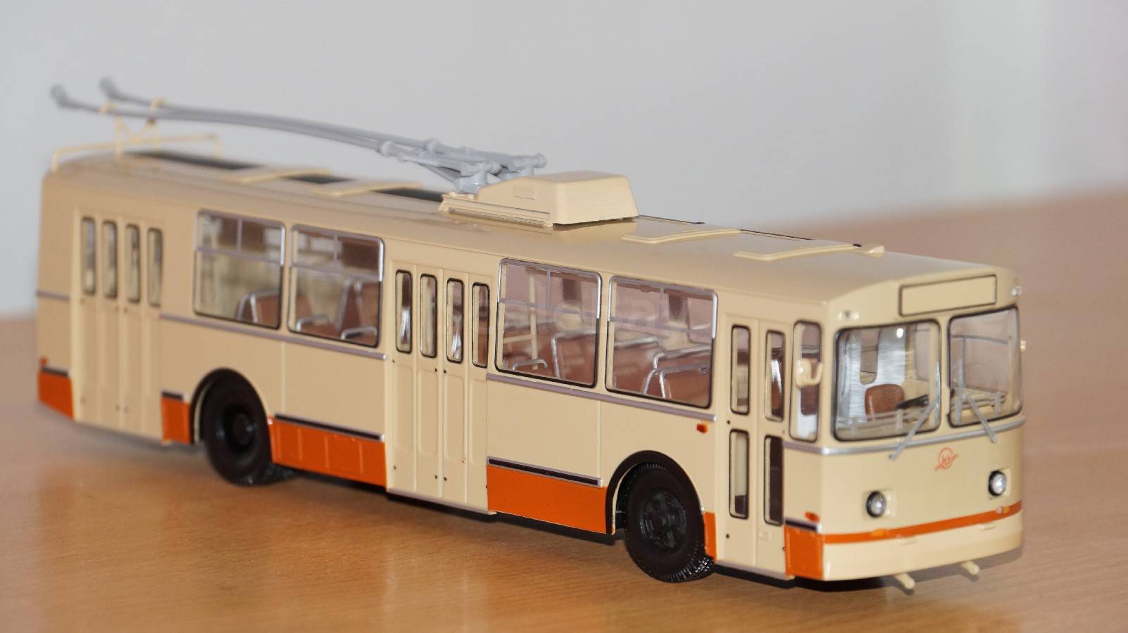 Троллейбус ЗиУ-9 SSM | Аукцион масштабных и сборных моделей