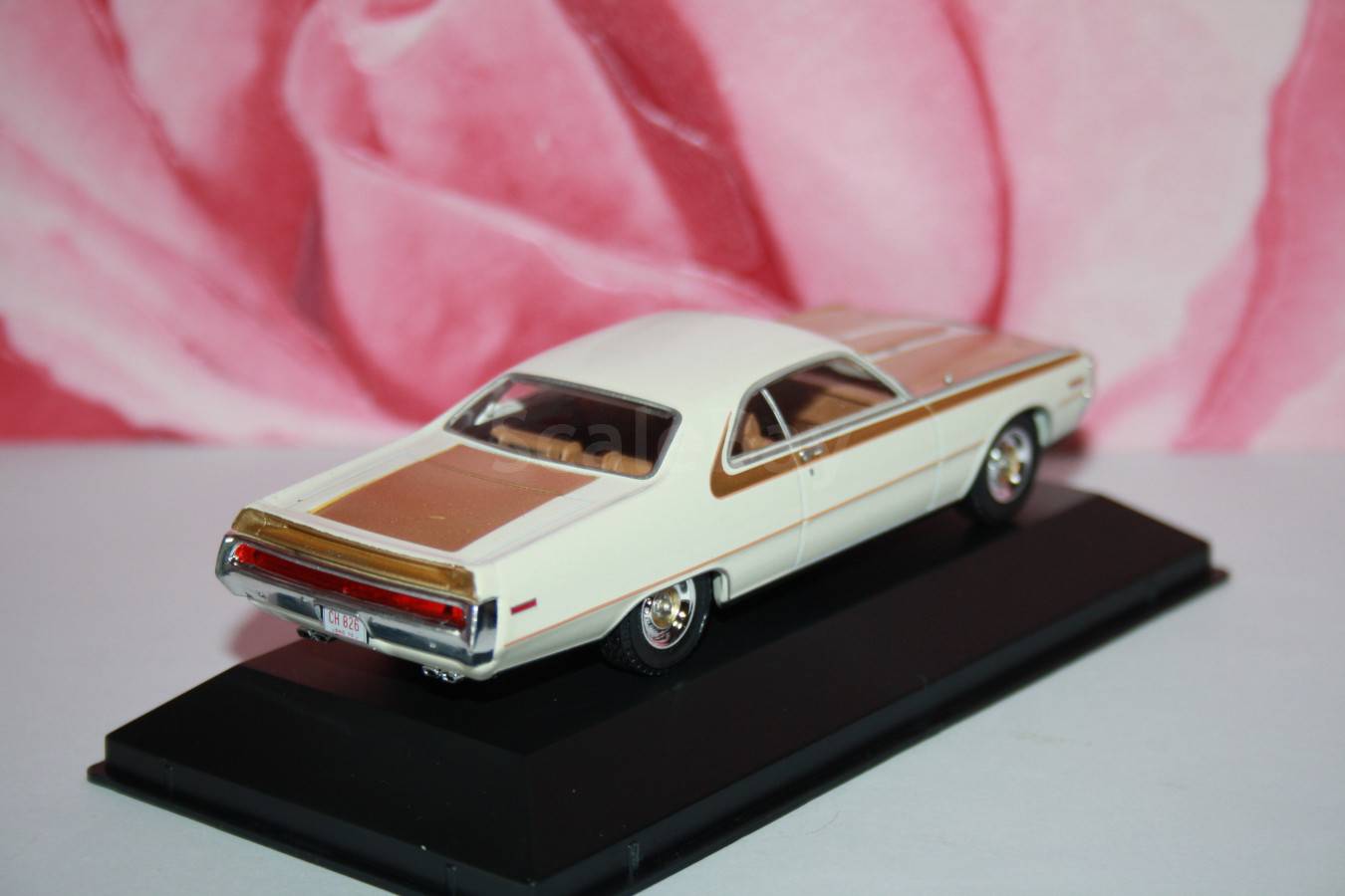 Miniature IXO 1/43 – Chrysler 300 Hurst 1970 – Beige, Zamac, Pour Altaya