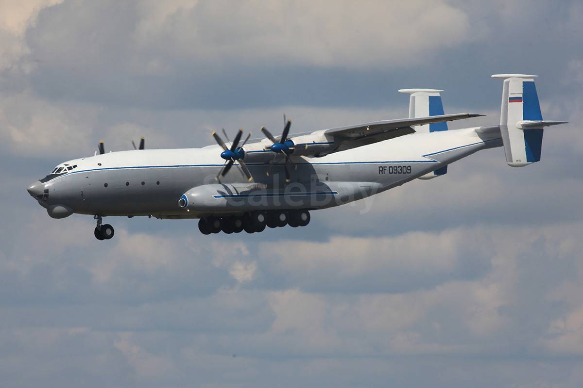 Ан антей. Самолёт Антей АН-22. АН-22 Антей СССР. Тяжёлый военно-транспортный самолёт АН-22 («Антей»). Кабина самолета АН 22 Антей.